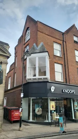 2 Bedroom Penthouse St Albans City Centre - stay right in the heart of the city