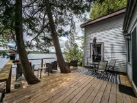 Secluded Waterfront Retreat with Kayaks, Fire Pit, Fishing فنادق في Sullivan