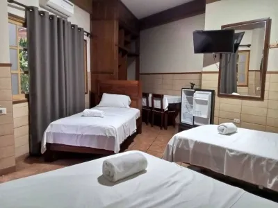 Residencial Pinocho Hotels near Plaza Principal de Montero