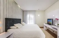 San Raphael Country Hotel - parking