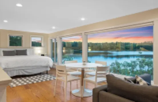 WOW View! Waterfront Cottage. Private Beach, King Bed, Full Kitchen. Relax&Enjoy 桑威奇酒店