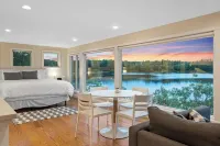 WOW View! Waterfront Cottage. Private Beach, King Bed, Full Kitchen. Relax&Enjoy Hotels in Sandwich