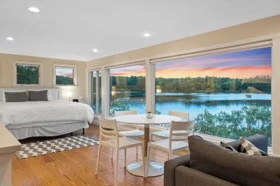 WOW View! Waterfront Cottage. Private Beach, King Bed, Full Kitchen. Relax&Enjoy Hotels near Dexter’s Grist Mill