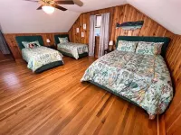 All Year Retreat - Indoor Heated Pool, Beach, Game & Movie Cottage, Sleeps 21