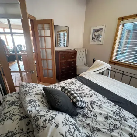 Aspen Shores: A Beautiful spacious three story home on Lake Superior