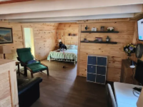 Rose's Cabin - A Rustic Pet-Friendly Cabin in the Woods