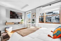 The Saco Suite - Downtown, Dog Friendly, Sleeps 4, Walk to Bars & Restaurants!