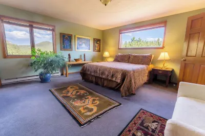This is Colorado! Stunning views, killer hot tub, 12 acres, game barn+huge deck! Отели рядом с достопримечательностью «Слотерхаус Трейл Хед»