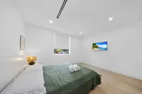 Up to 12 guest Modern Villa near Wynwood!