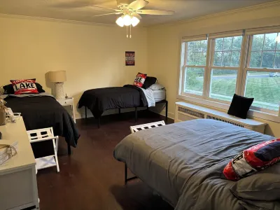 Gorgeous 6-bedroom house. Sleeps 16. .3 mile from the beach!