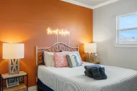 Beach Oasis: Hot Tub, Outdoor Movies, Ping Pong, Putt-Putt, Steps to Sea