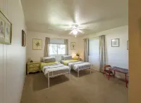 Hilltop Manor- Views - Family Home/Private - Pool and Spa