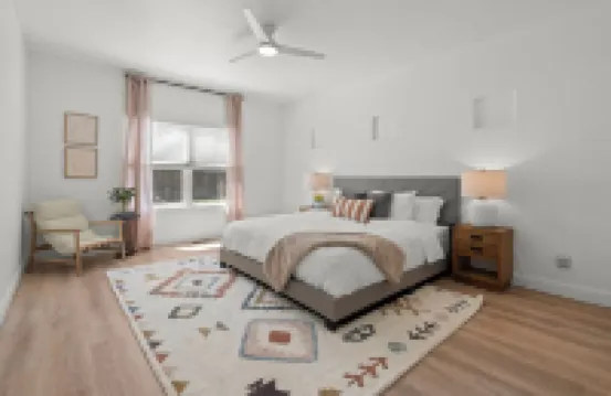 Modern 5BR Home Near Airport - Central Location & Hot Tub