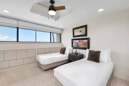 Ocean View Golf Couse Villa Отели рядом с достопримечательностью «St Peter's by The Sea Catholic Church»