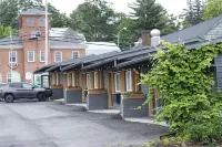The vine on main Hotels in Kortright