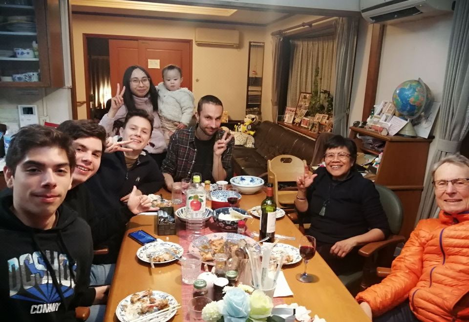 Full House Miyajima 게스트하우스 전경