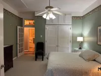 Warm & Welcoming Texas Stay / Straw Bale Charm / Private Lake / Sleeps 6 Adults Hotels in Fannin County