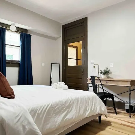 House of Color A / King 1Bd/1BA Apt