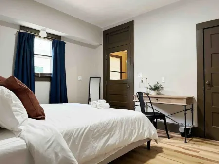 House of Color A / King 1Bd/1BA Apt