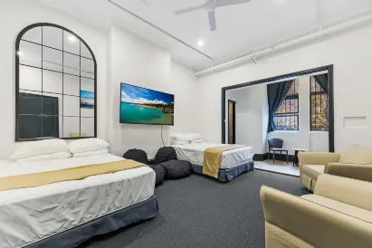 London Plane Backpackers