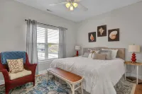 Hot Tub 4 Bedroom Beach Escape 3 Min Walk to Ocean