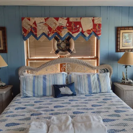 Direct Oceanfront & Private, Dog Friendly, 2Br House, Spring & Summer 2026 Avail