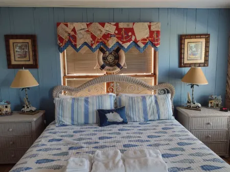 Oceanfront Private, Dog Friendly, 2Br House, Fall/Thanksgiving/Christmas Avail.