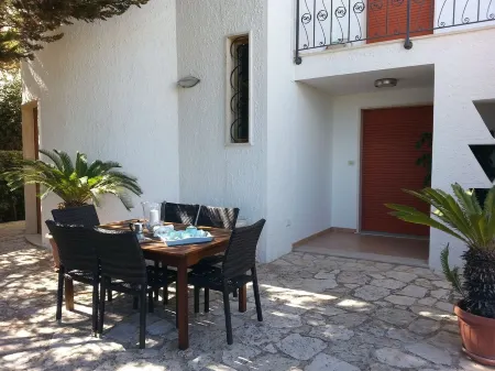 House in sea view villa