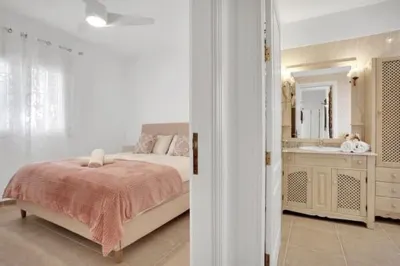 House Carla & Pool 3 BedRoom Hotel in zona Playa El Pinque