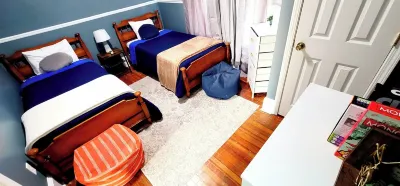 Charming Bungalow on a Budget - Dog & Family Friendly, Outdoor Area, Laundry Các khách sạn gần King University