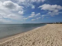 Perfect location! Minutes to beaches! Close to it all!