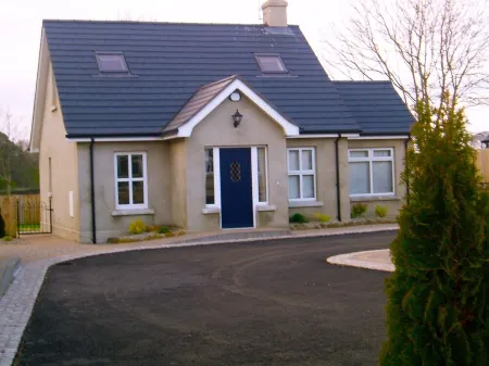 St Columbs Cottages   No. 2 cottage Отели рядом с достопримечательностью «Замок Данлюс»