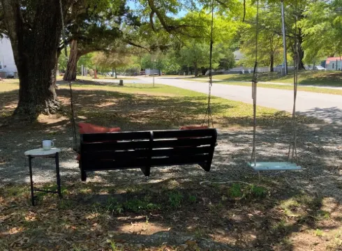 Heart of DT Southport with private, fenced yard! Perfect for pets!  Sleeps 4