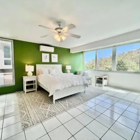 Cozy Condo 3 minutes away from Magens Bay beach!