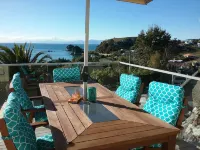 Kaiteriteri Beach Holiday Home, Elevated Sea Views and Mountain Biking Trails Hotels in Kaiteriteri