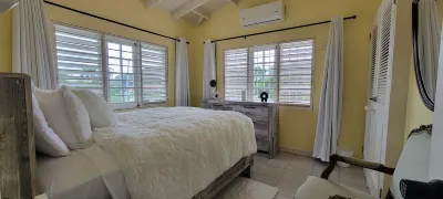 Hallelujah House - 3Br Retreat w/ Chef, Beach, & Island Experiences