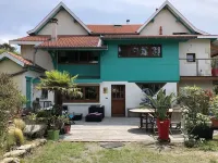 Eglantine Apartment in beautiful, fully renovated Canaulaise villa Hotel a Lacanau