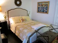 Quaint Historic Apartment in Walkable Downtown #5