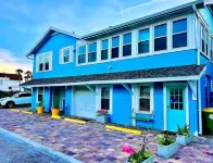 1bd/1bth beach home 1 min to beach/ pet friendlyC