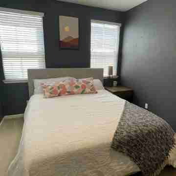 South Reno-Tahoe quiet, modern 1 bedroom apartment Rooms