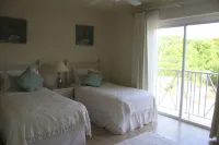 BEACH FRONT & SEAVIEW DELUXE PENTHOUSE APARTMENT