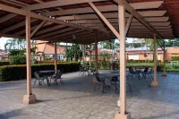 Cozy 2-bedroom condo with AC and WiFi in amazing Jaco, 300m from the ocean