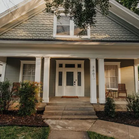 The Dreamiest Home on Homan - Lovely 3 Bedroom House - Near to Everything