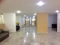 IDEAL FOR FAMILIES AND BUSINESS Central beach, accommodates 4 people. 180 m from the beach