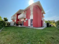 Flat with Private Garden by the Sea