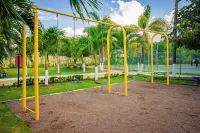King Bed, Fully A/C, Pool, BBQ, Near Beaches, Free Washer/Dryer - Video Tour - Homestays