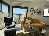 Near Beach & Market Beautiful 4 Bedroom Apartment  호텔