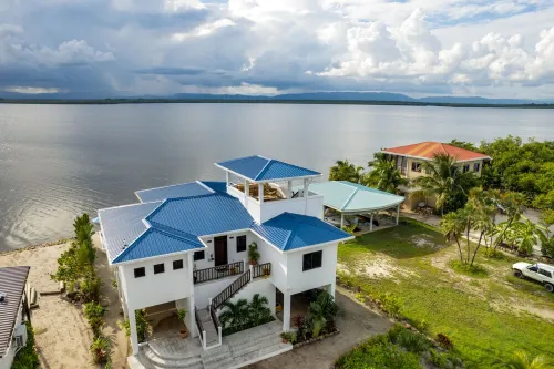 Ophelia's Villa: Waterfront Luxury with Private Pool