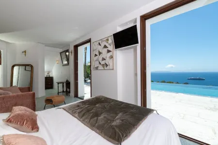 VILLA AMICITIA, LE RAYOL, FABULOUS SEA VIEW, SHOPS AND BEACH ON FOOT