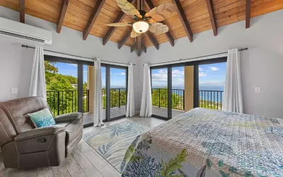 GORGEOUS! Hilltop Villa - Amazing Views from 2 spacious decks-centrally located!